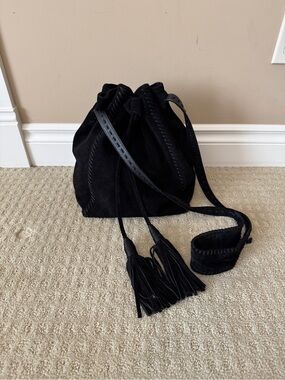 HIGH FASHION black suede drawstring tassel bucket bag